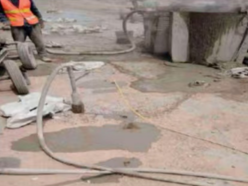 利通水泥混凝土路面板底注浆技术 路面脱空注浆整治方案